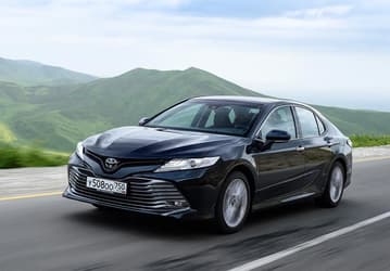 Toyota Camry — за 1,8 млн рублей, Hyundai Creta — за 1,5 млн рублей. Дилеры назвали цены на автохиты 2022 года