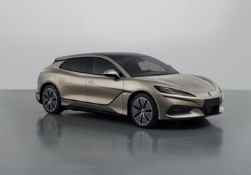 Этот флагман BYD превосходит Porsche Panamera и Mercedes-Benz S-класса. Рассекречен фастбэк BYD Denza Z9 GT, и он получил трёхмоторную установку на 965 л.с.