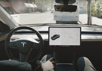 $10 млрд, которые потратит Tesla на беспилотное вождение, это  «ничто по сравнению с автомобилями на $250 млрд, которые обучаются их водителями»