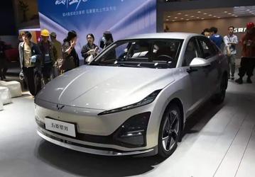 Пока Tesla делает машину за $25 000, а Xiaomi — за $20 000, в Китае представлен большой и современный электромобиль за $13 800 — Wuling Starlight EV