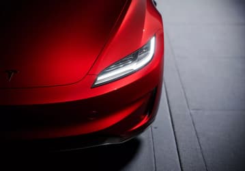 Представлена самая мощная Tesla Model 3: 510 л.с., адаптивная подвеска и динамика на уровне Porsche 911 GT3 RS