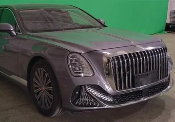Конкурент Mercedes-Benz S-Class и BMW 7-й серии с 4-литровым мотором: появились живые фото и детали Hongqi L1