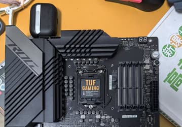 Редкая материнская плата-мутант от Asus: топовая Asus Maximus XIII Hero с четырьмя слотами для не топовой памяти