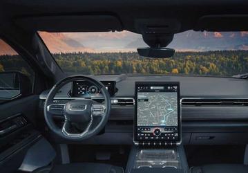 Он проедет дальше, чем Ford F-150 Lightning, Cybertruck и Rivian R1T. Все машины GMC Sierra Denali EV распроданы, пикап стал гораздо дешевле ещё до выпуска