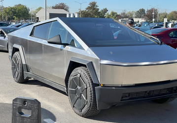 Продажи машин Tesla продолжат падать, согласно прогнозу Robert W. Baird Company