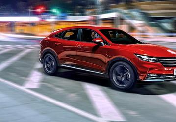 2 л и полноценная автоматическая коробка переключения передач вместо 1,5 л и вариатора. В России будут продавать более мощную версию купе-кроссовера DFSK ix5