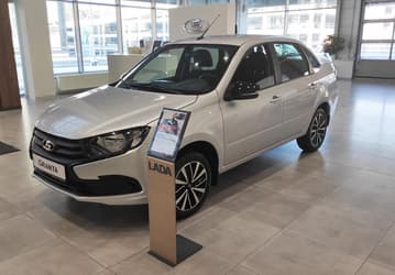 «Автомобиль только привезли, а уже шквал звонков». Lada Granta c «автоматом» уже у дилеров, машину можно купить со скидкой