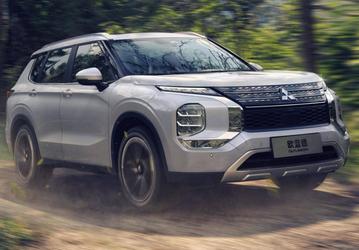 В Россию приехали Mitsubishi Outlander с мотором и коробкой передач от Nissan X-Trail. Есть версии как с передним приводом, так и с полным