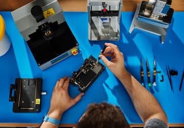 Apple разрешит ремонтировать iPhone, используя бывшие в употреблении детали