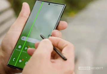 Пользователи Samsung, особенно серии Galaxy S21, сообщают о появлении зелёной линии на экране