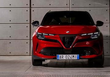 Теперь Alfa Romeo будут такими. Представлен кроссовер Alfa Romeo Milano, он продемонстрировал «новый язык дизайна»