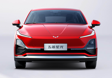 Не только BYD может предложить много электромобиля за мало денег. Представлен электрический Wuling Starlight: 204 л.с. и запас хода 500 км — за 16,5 тыс. долларов
