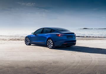 Самая мощная Tesla Model 3 Performance получит «совершенно новые двигатели» мощностью более 500 л.с. и новую адаптивную подвеску