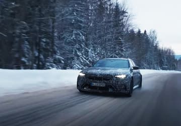 BMW показала новые предсерийные BMW M5 и BMW M5 Touring в большом забеге по дорогам общего пользования
