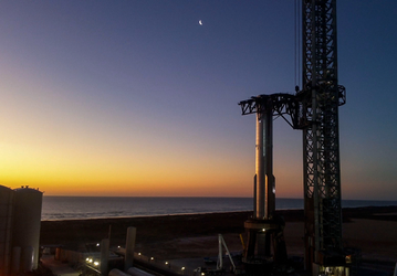 SpaceX выкатила огромную ракету Starship Super Heavy на стартовую площадку перед следующим запуском