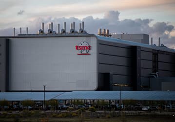 Такое могут терпеть тайваньские работники, но не американские. Инженеры TSMC на заводах в Аризоне жалуются на 12-часовые смены и ужасное отношение