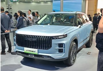 У продаваемого в России Jaecoo J7 появилась гибридная версия с запасом хода 1200 км