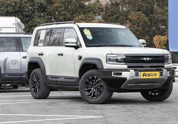 В России подорожал BYD Leopard 5. Китайский аналог Toyota Land Cruiser Prado с мощной гибридной силовой установкой прибавил 150–275 тыс. рублей