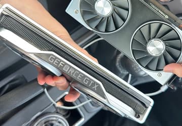 В Сети обнаружилась GeForce GTX 2070. Это уникальный экземпляр видеокарты, которая никогда не существовала в виде серийной модели