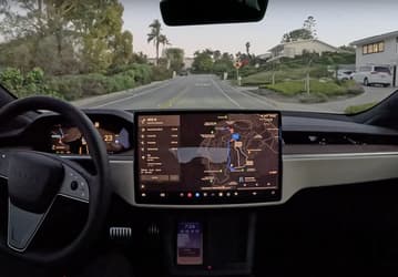 Tesla вдвое снизила цену на месячную подписку на автопилот FSD