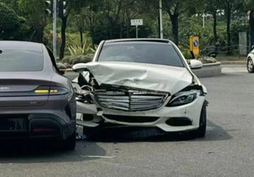 Xiaomi SU7 и Mercedes-Benz уже сравнили на прочность в серьезном ДТП