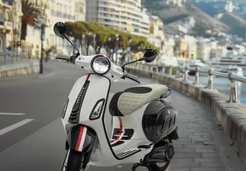 Представлен роскошный мопед Mansory Vespa Elettrica Monaco Edition, созданный в честь Mansory Ferrari 458 Spider Monaco Edition