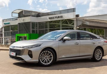 Аналог Skoda Superb с «автоматом», 2,0-литровым мотором, большим багажником и почти максимальным оснащением — за 2,75 млн рублей. Новейший FAW Bestune B70 приехал в Белоруссию