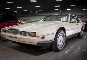 В России практически моментально продали коллекционный Aston Martin Lagonda. За него просили 8,9 млн рублей — и это недорого