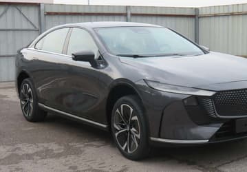 Новую «шестёрку» Mazda показали с ДВС и без него: внешне различия есть, но они небольшие