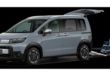 В совершенно новый полноприводный Honda Freed удобно грузить вещи. Он получил очень низкую высоту грузового отделения — всего 333 мм от земли