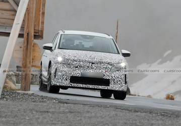 Skoda Enyaq 2025 с новым дизайном Modern Solid показали вживую