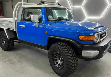 Из «Крузака» сделали грузовичок с бортовой платформой: для модификации Toyota FJ Cruiser использовали части Toyota Hilux и Patrol