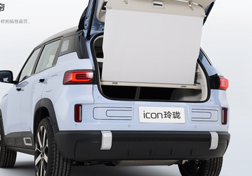 Geely Icon Butterfly получил экран для проектора, скрытые дверные ручки и автопилот за $13 400. Новинка гораздо дешевле прошлогодней модели