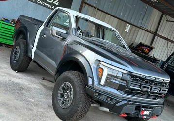 Уникальный короткобазный Ford F-150 Raptor R с двухместной кабиной показали вживую