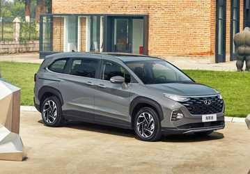 Вместо Kia Carnival в России предлагают купить Hyundai Custo. Сколько сегодня просят за такой автомобиль?