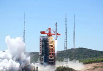 Новая китайская ракета-носитель Long March 6C успешно вывела на орбиту четыре спутника во время своего дебютного полёта