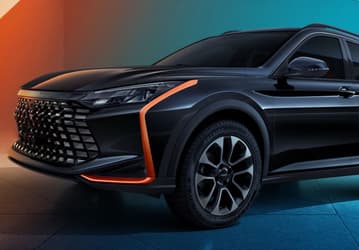 Среднеразмерный кроссовер с мотором DFM-Honda, «роботом» и хорошим оснащением — за 1,63 млн рублей. В Белоруссии Dongfeng Shine GS продают прямо с завода и без наценки