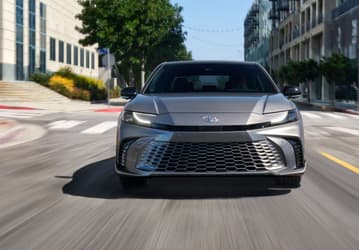 «Установите двигатель V6 в Toyota Camry 9-го поколения». Фанаты просят вернуть Toyota Camry мотор V6