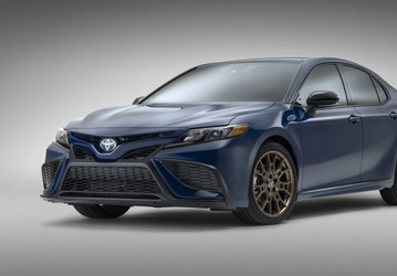 Toyota Camry за 1,1 млн, Ford Focus за 665 тыс. и Lada Granta за 310 тыс. рублей — названы самые популярные подержанные авто и их средние цены в России