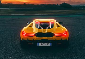 Внушительная цена — не преграда: первый в России Lamborghini Revuelto, оцененный в 140 млн рублей, продали за день