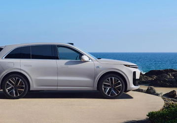 Автомобиль Li Auto без водителя и с непристёгнутым ребенком на переднем сиденье вызвал бурное обсуждение в Сети. Li Auto уже отреагировала