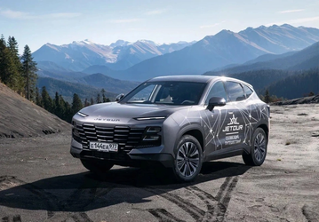 Этот одноклассник Toyota RAV4 продаётся в России почти год: как изменилась цена на Jetour Dashing?