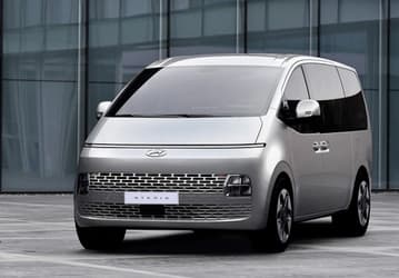 В Россию привезли «космовэн» Hyundai Staria в комплектации High-Tech и с мотором 3,5 л