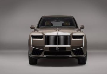 В России — новый Aurus Senat, а у Rolls-Royce — новый Cullinan: люксовый внедорожник получил светящуюся решётку радиатора и огромные 23-дюймовые диски