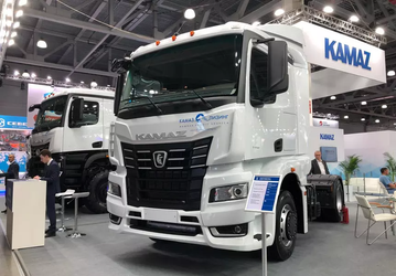 Представлен КамАЗ-54902 нового поколения — это младший брат флагманской модели 54901 с другим мотором