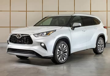 Toyota Highlander подешевел в Китае на 10 тыс. долларов в преддверии выхода обновлённого Highlander 2024. Кроссовер получит улучшенное оснащение и станет тише