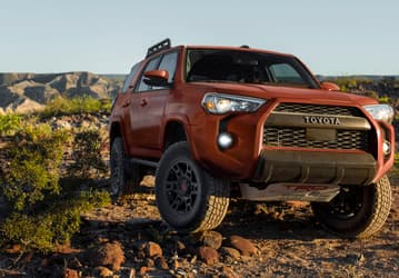 Внедорожник Toyota 4Runner, признанный Consumer Reports самым надежным автомобилем в мире, подорожал в России. Но он все равно дешевле Land Cruiser