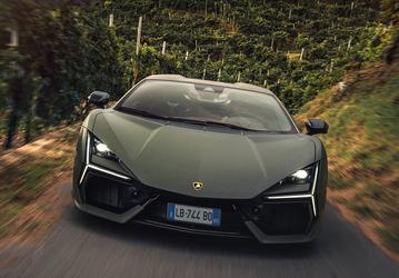140 миллионов рублей — недорого за эксклюзив? Первый Lamborghini Revuelto уже едет в Россию