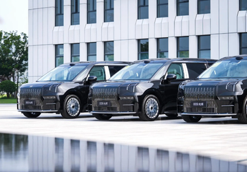 Ультимативный минивэн, очень быстрый и комфортный, дешевле Volvo EM90, с пожизненной гарантией для первого владельца — Zeekr 009 Glory Edition — поступил в продажу в Китае