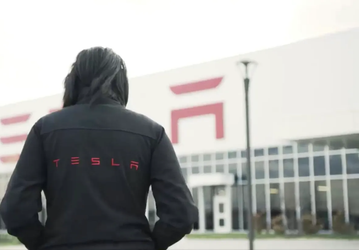 Ветеран Tesla, запустивший Tesla Cybertruck и Model S Plaid, раскритиковал Илона Маска и увольнения, которые «подрывают моральный дух компании», и ушёл сам